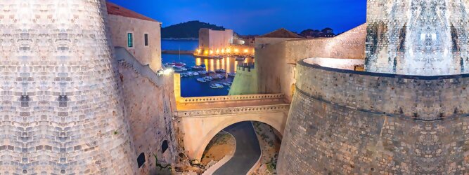 Ferienhaus GranCanaria Stadt Urlaub - Dubrovnik - Einen Wahnsinns Panoramablick hat man von Dubrovniks Hausberg Srd. Empor geht’s ganz easy und entspannt, minutenschnell mit der Luftseilbahn. Für begeisterte GOT-Fans empfiehlt sich die speziell geführte Game-of-Thrones-Tour zu den bekanntesten Drehorten und Schauplätzen der erfolgreichen Kultserie, der Eiserne Thron ist auf der kleinen idyllischen Insel Lokrum zu bestaunen. Die beliebtesten Orte für Dubrovnik Ferien, locken mit besten Angebote für Hotels und Ferienunterkünfte mit Werbeaktionen, Rabatten, Sonderangebote für Dubrovnik Urlaub buchen. Reisedaten eingeben und Hotel Flug Mietwagen Attraktionen Taxis für eine Dubrovnik Reise flexibel buchen. Sollten sich die Pläne ändern, sind viele der Unterkünfte und Zimmer in Dubrovnik kostenfrei stornierbar.